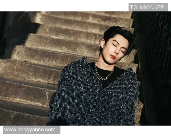 LV品牌新代言人揭晓足球明星引领时尚潮流新风尚